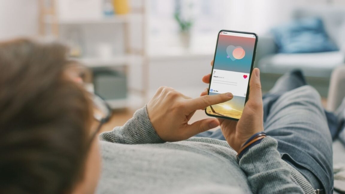 Social Media : How aimless scrolling became a lifesaver in this pandemic Social Media : How aimless scrolling became a lifesaver in this pandemic
