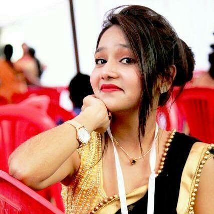 Meet Dolly Khan : Born and brought up in Raipur